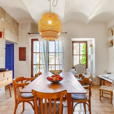 Slice Of Castle In Aubais, Very Charming House Holiday home Aubais